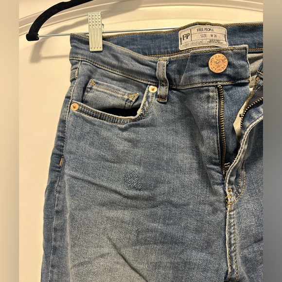 FREE PEOPLE GREAT HEIGHTS FRINGE JEANS - Picture 4 of 8